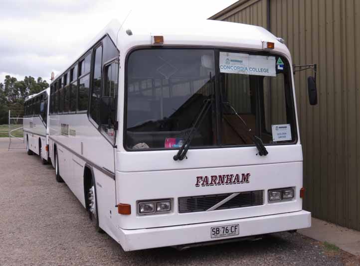 Farnham Volvo B10M Custom SB76CF